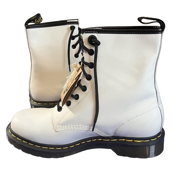 Dr. Martens Women's 1460 Smooth Leather Lace Up Boots, Size 10 - Picture 5 of 11